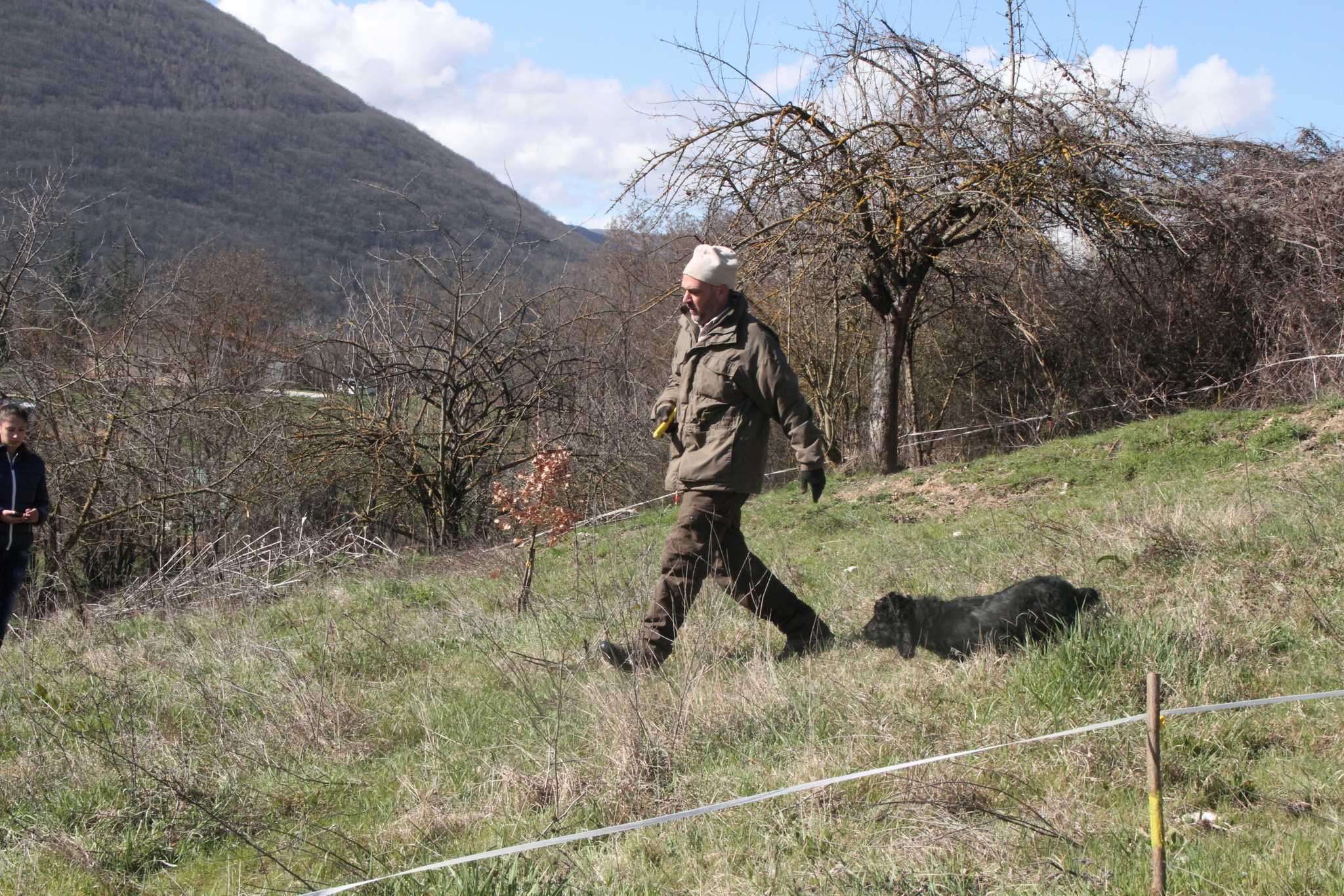 cavatore e cane per Calendario della raccolta dei tartufi 2025